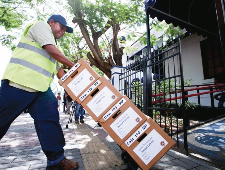 Fiscal pide condena para el exdiputado Mario Miller y otras siete personas por peculado 