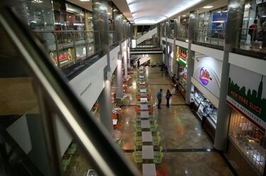 Asesinan a hombre en el centro comercial El Dorado