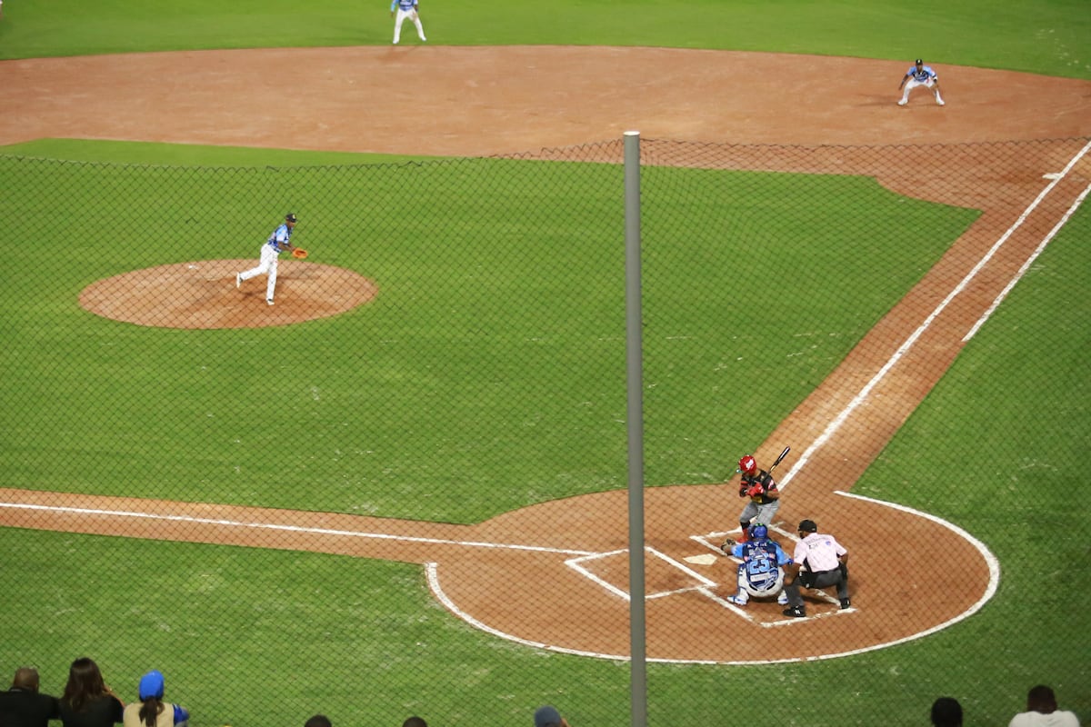 Choques de alto nivel marcan la jornada en el Béisbol Mayor
