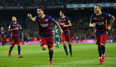 Suárez celebra aniversario con triplete y victoria de Barcelona