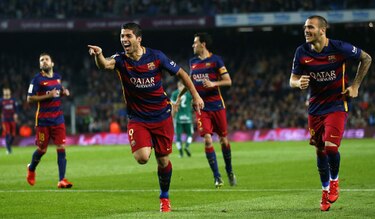 Suárez celebra aniversario con triplete y victoria de Barcelona
