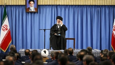 Máximo líder iraní se burla del presidente Donald Trump