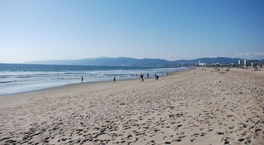 Vecinos de Los Ángeles quieren permitir a las mujeres broncearse en 'topless'