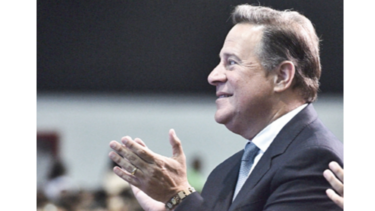 ‘Vivimos en democracia’, le dice Varela a González