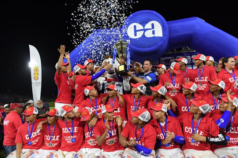 Histórica remontada: Coclé se corona en el béisbol juvenil