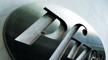 Multan a firmas de EU por alza en fármaco