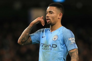 Manchester City gana y mantiene la presión sobre el Liverpool