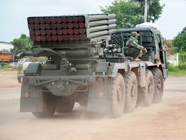 Primera noche sin ataques en la frontera entre Tailandia y Camboya tras el alto el fuego