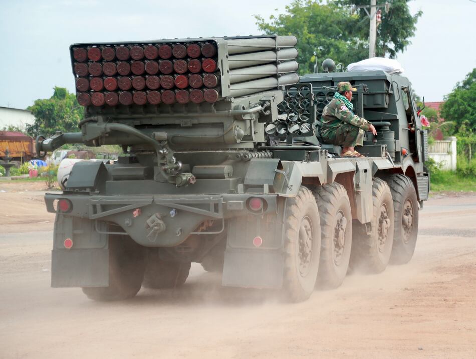 Primera noche sin ataques en la frontera entre Tailandia y Camboya tras el alto el fuego