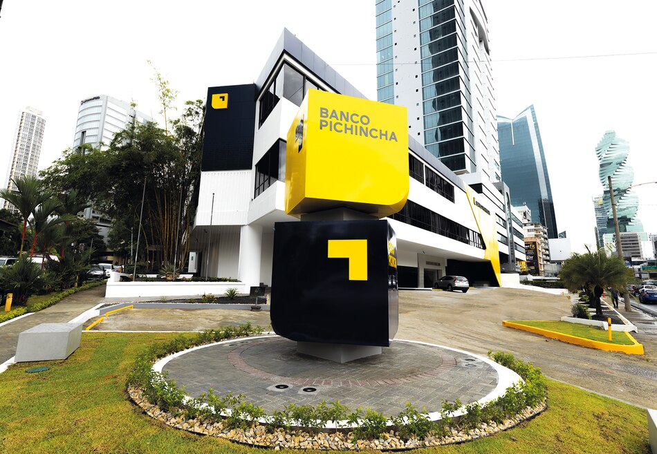 Banco Pichincha, más presente, más cercano.