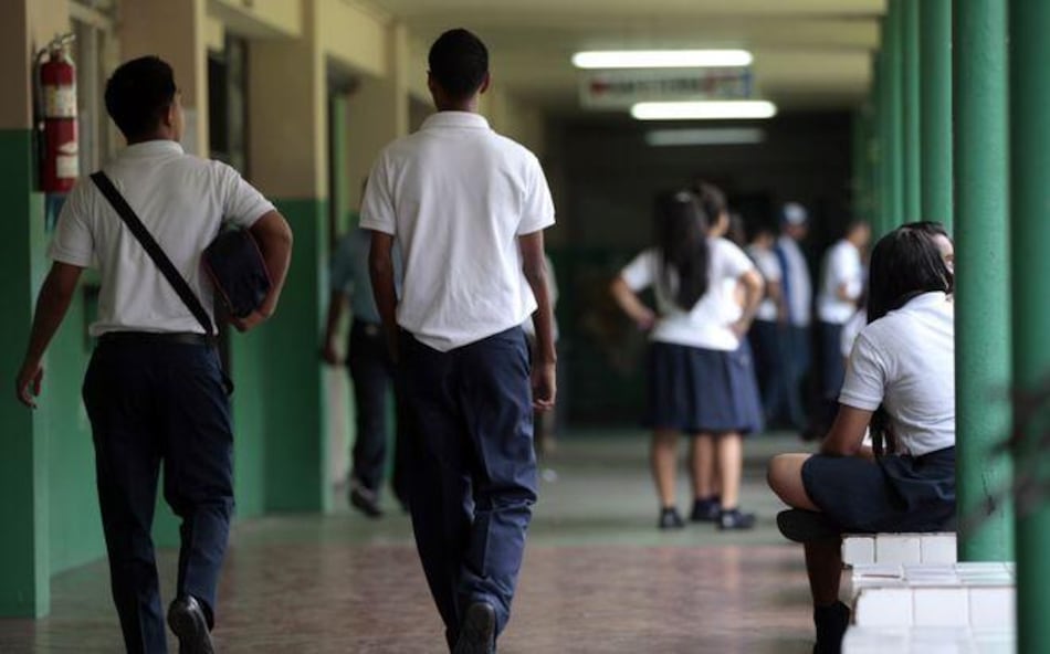 Estudiantes expresan al Meduca su interés de realizar ceremonias de graduación
