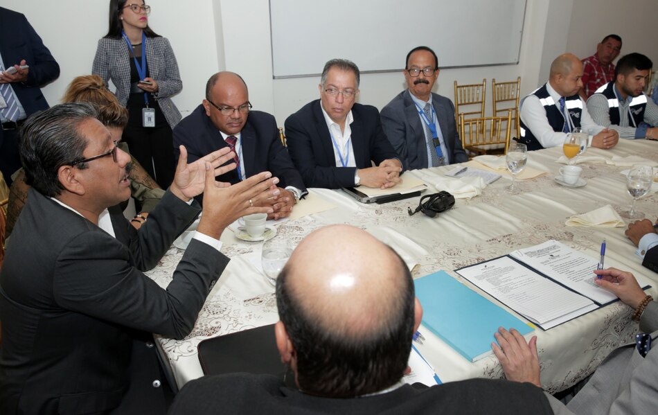 Ejecutivo instala mesa de diálogo con dirigentes del transporte selectivo