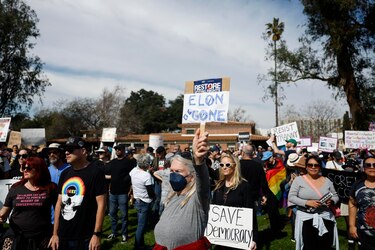 Cesan al director de la agencia de inmigración de Estados Unidos por lentitud en deportaciones