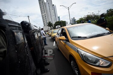 Se reanuda el tránsito en la avenida Balboa; protesta deja al menos 10 taxistas aprehendidos