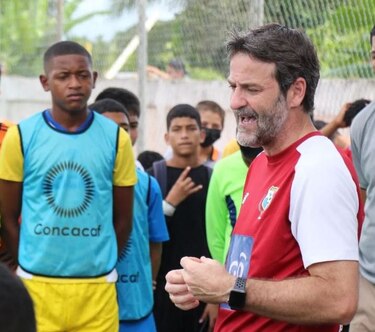 Thomas Christiansen arranca visorias en el interior