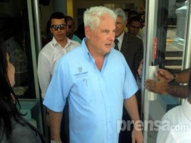Presidente pide a periodistas que 'investiguen bien'