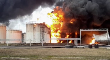 Ucrania bombardea depósito de gasolina en Rusia, dice gobernador local