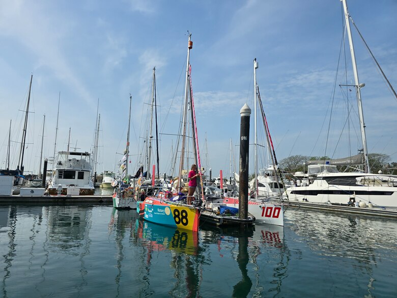 Veleros de la ‘Mini Globe Race’ zarpan de Panamá hacia el Pacífico