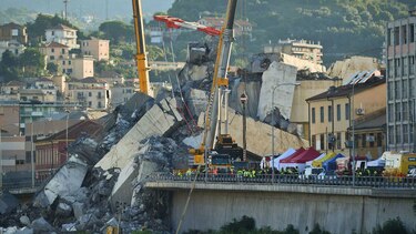 Sube la cifra de muertos por colapso de puente en Génova