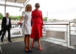 Melania Trump visita la catedral de Notre-Dame con Brigitte Macron