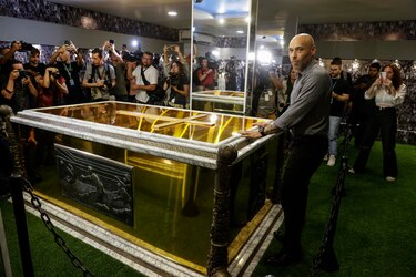 El mausoleo de Pelé abre sus puertas rodeado de fútbol