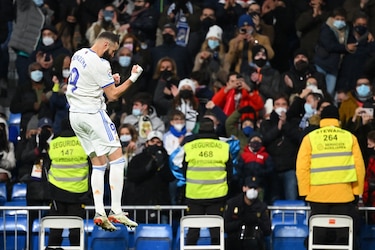 Real Madrid golea 4-1 al Valencia con dobletes de Benzema y Vinicius