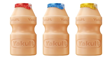 Las repartidoras de yogur que combaten la soledad en Japón, uno de los países más envejecidos del mundo