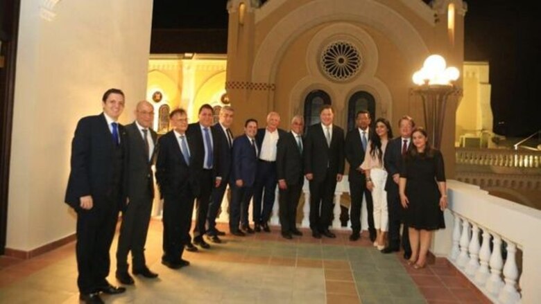 Varela y sus ministros recorren el Teatro Nacional