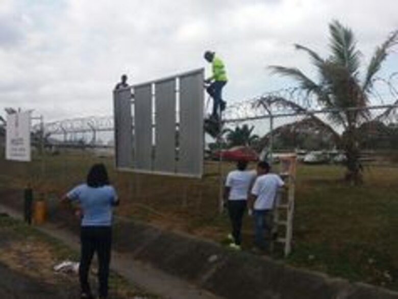 Desmantelan vallas publicitarias en Albrook