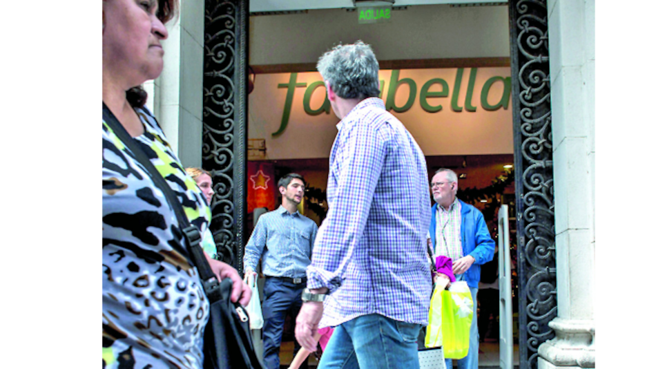 Bajan títulos a minoristas Falabella y Cencosud