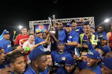 Colón también acabó con la sequía de títulos