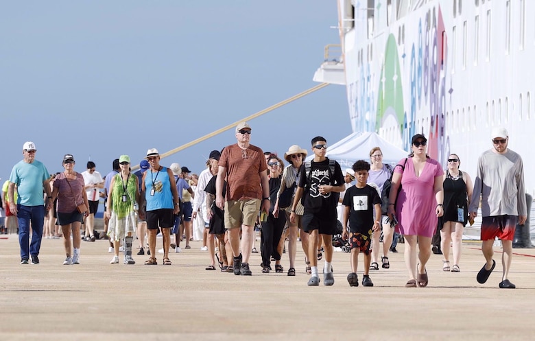 El sur dominicano estrena puerto con llegada del primer crucero