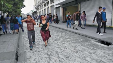 Seis muertos tras erupción de volcán