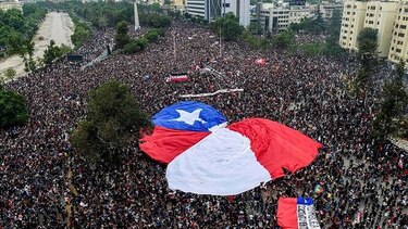 Piñera anuncia que comenzó proceso para cambiar la Constitución chilena