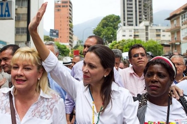 Reprimen marcha en apoyo a Machado que intenta llegar a la Asamblea