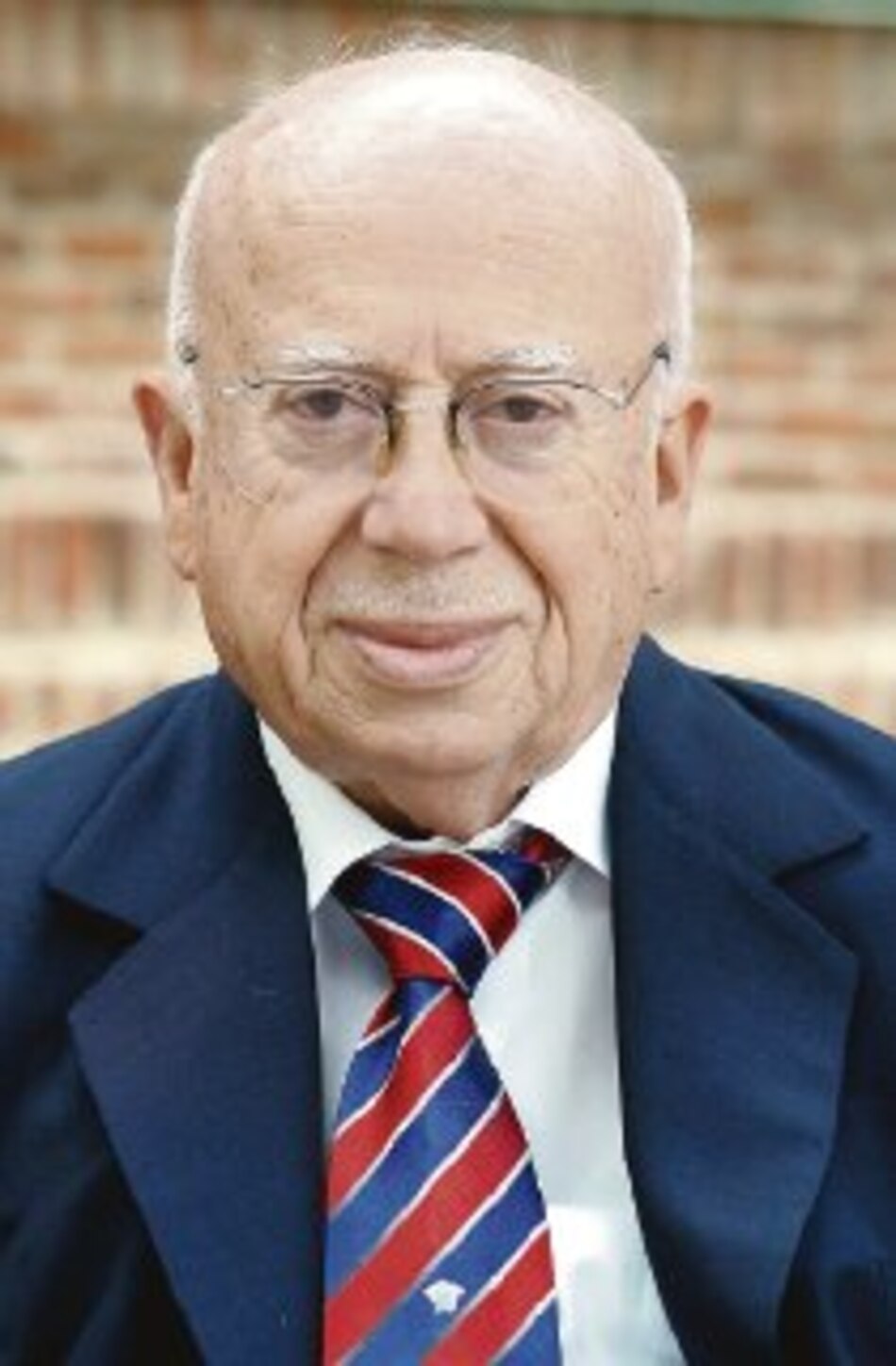 Gonzalo Rojas, ‘estable y grave’