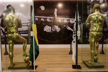 El mausoleo de Pelé abre sus puertas rodeado de fútbol