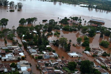 Miles de desplazados por inundaciones en el Cono Sur