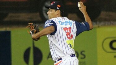 Metro y Oeste ganan y empatan sus respectivas series