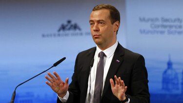 Medvedev: Occidente está reavivando la Guerra Fría
