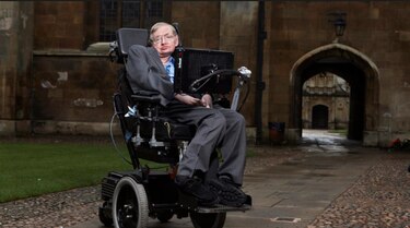 Subastan la silla de ruedas de Stephen Hawking