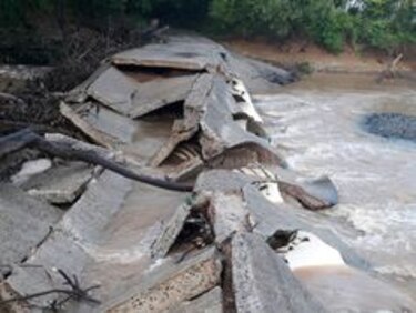Lluvias destruyen importante vado en Macaracas