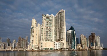 Panamá muestra músculo en un mercado turbulento