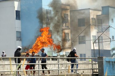 Enfrentamientos entre residentes de Curundú y Policías en antiguo Mercado de Abastos
