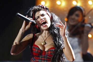 Suben ventas tras la muerta de Amy Winehouse