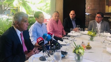 José Raúl Mulino se reconcilia con Rómulo Roux y le expresa su respaldo