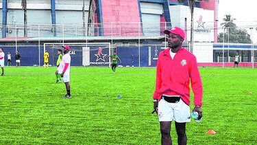 El fútbol debuta ante los ticos