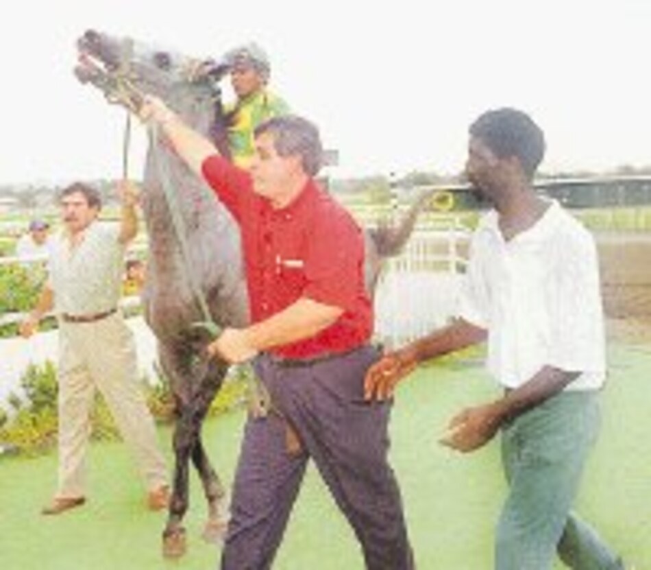 Preparador Roberto Arango hará campaña en Estados Unidos