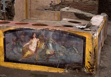Descubren en Pompeya un termopolio, ‘fast-food’ antiguo, intacto