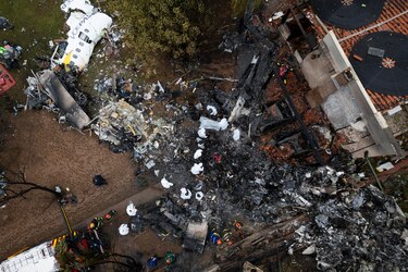 Concluye el rescate de los cuerpos de las 62 víctimas de accidente aéreo en Brasil